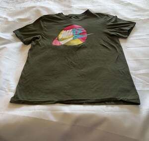 Nike The Nike Tee Graphic T-Shirt Olive Green Size Medium